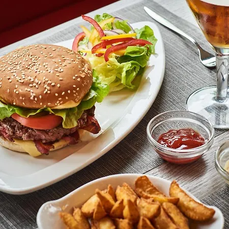 Kyriad Lille - En Baroeul 3*