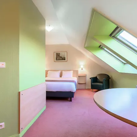 Kyriad Lille - En Baroeul ホテル 3*