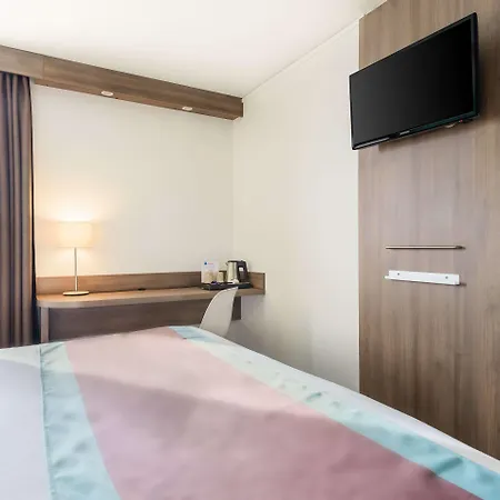 ホテル Kyriad Lille - En Baroeul 3*