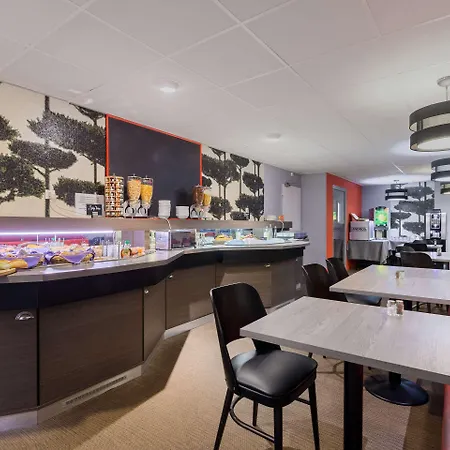 Kyriad Lille - En Baroeul ホテル