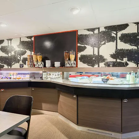 Kyriad Lille - En Baroeul Hotel 3*
