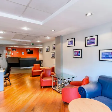 Kyriad Lille - En Baroeul 3*