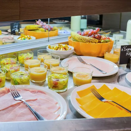 Hotel Kyriad Lille - En Baroeul 3*