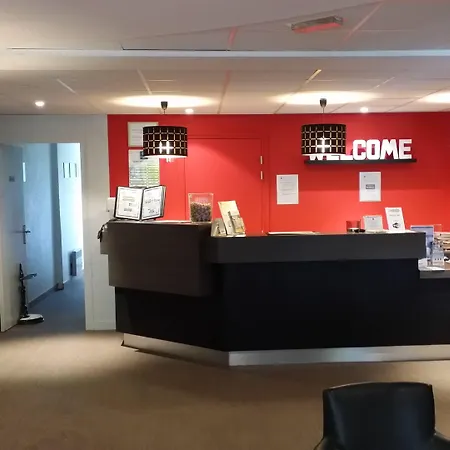 ホテル Kyriad Lille - En Baroeul 3*