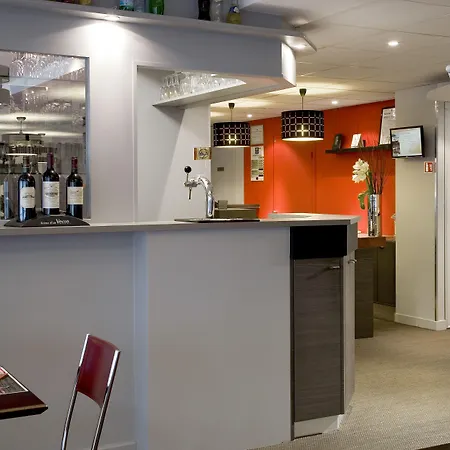 Kyriad Lille - En Baroeul 3*