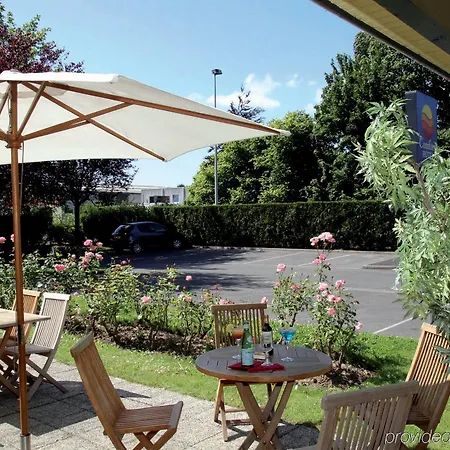 Kyriad Lille - En Baroeul Hotel