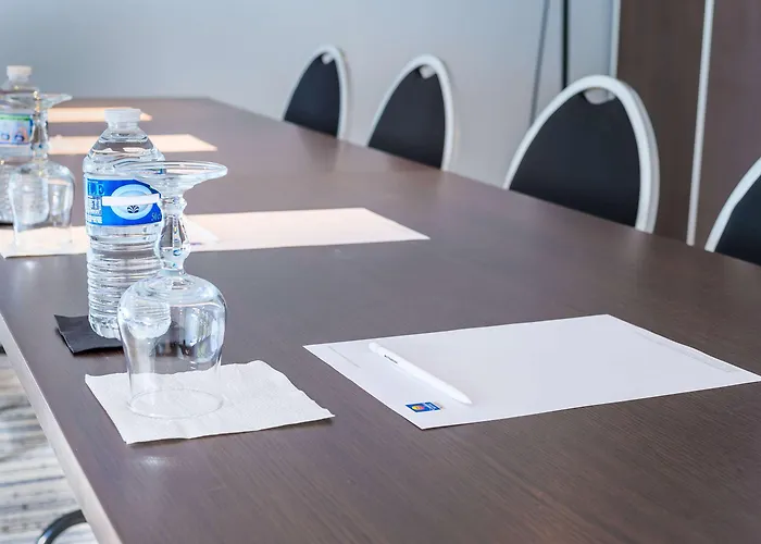 Kyriad Lille - En Baroeul 3* 蒙桑巴勒尔