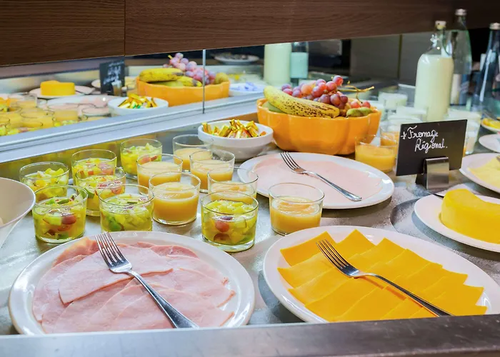 酒店 Kyriad Lille - En Baroeul 3*