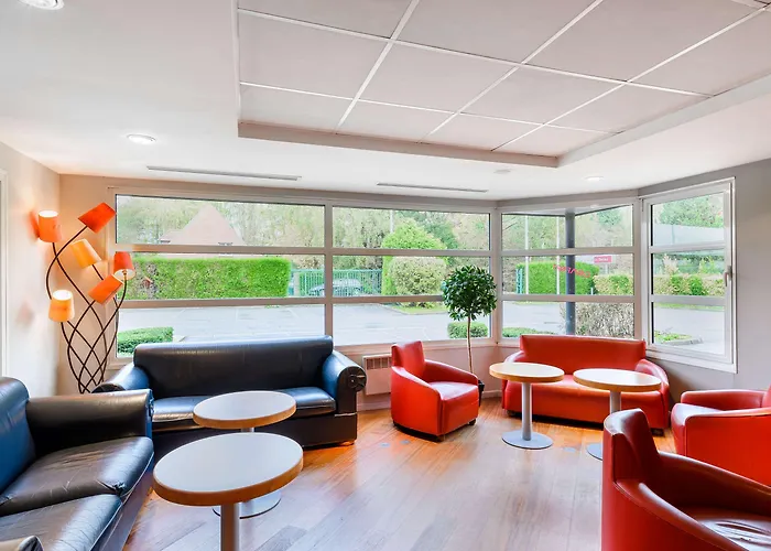 Kyriad Lille - En Baroeul 蒙桑巴勒尔